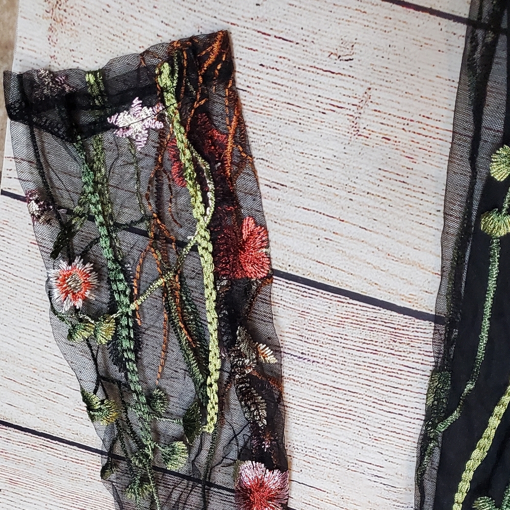 Embroidered dress size L - Picture 7 of 9